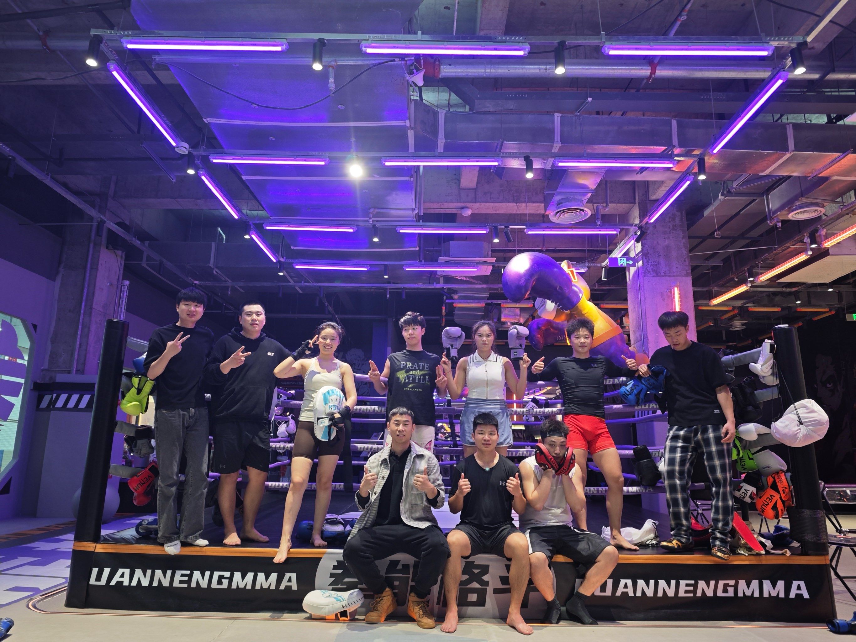 包含拳击半决赛上演强强对话,洞庭猎隼队鏖战皖江银狐队,多点开花奏效;战术板得到兑现的词条 包含拳击半决赛上演强强对话,洞庭猎隼队鏖战皖江银狐队,多点开花奏效;战术板得到兑现的词条