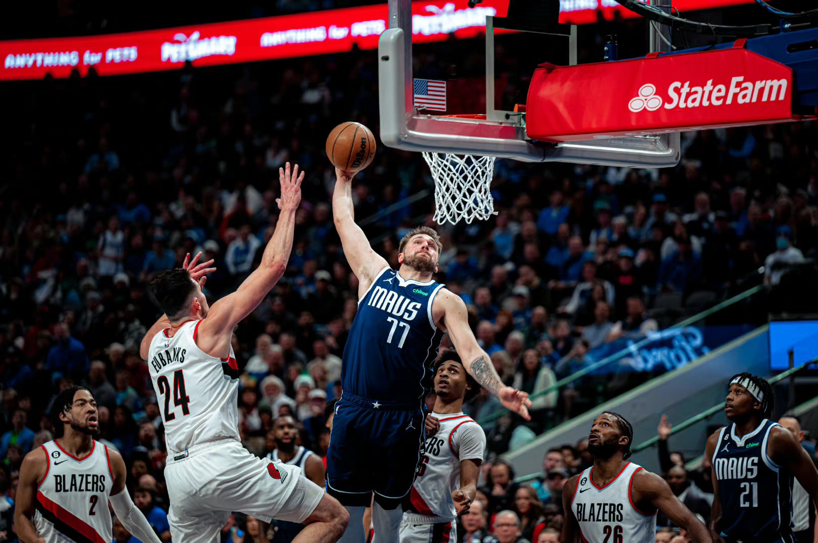 Ning意外战胜独行侠，重返赛场引爆全场！全场沸腾不已(湖人vs独行侠全场回放国语)