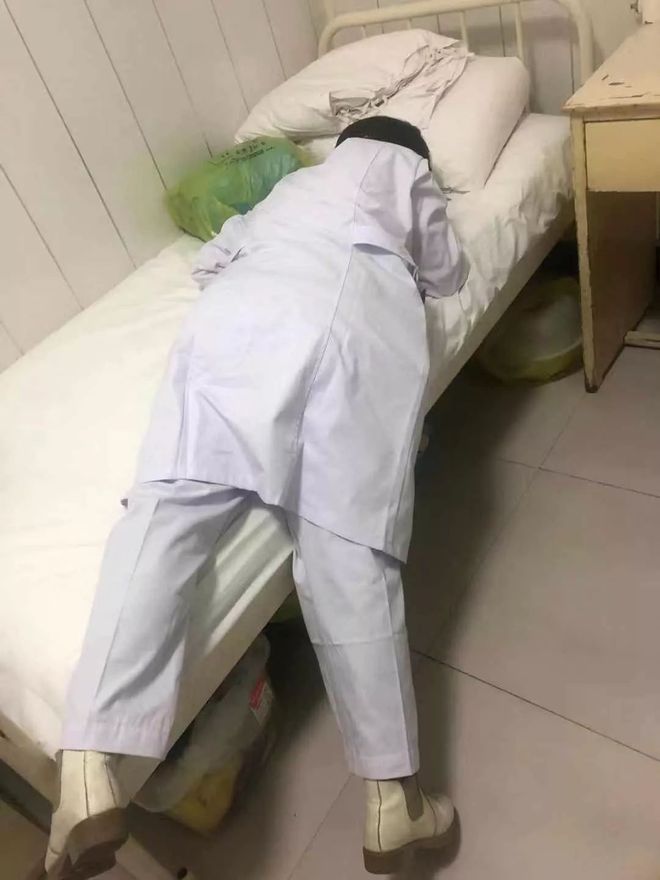 赛前阿斯顿维拉更衣室发声：社区盾节点到来，赛场秩序良好，医务组通报恢复(阿斯顿维拉vs利兹联)