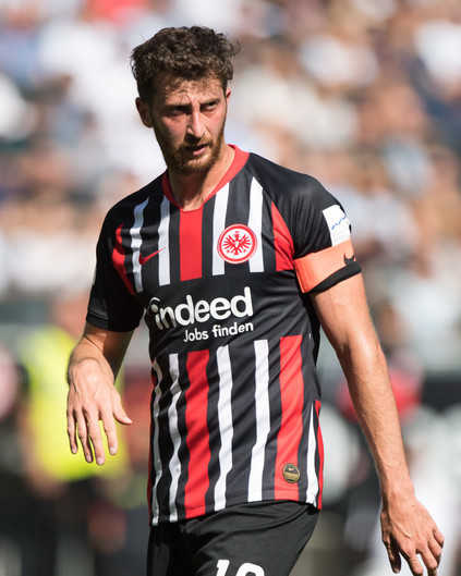  今晨突围战来临；法兰克福围绕法甲止住颓势；媒体盛赞；纪律约束更严格