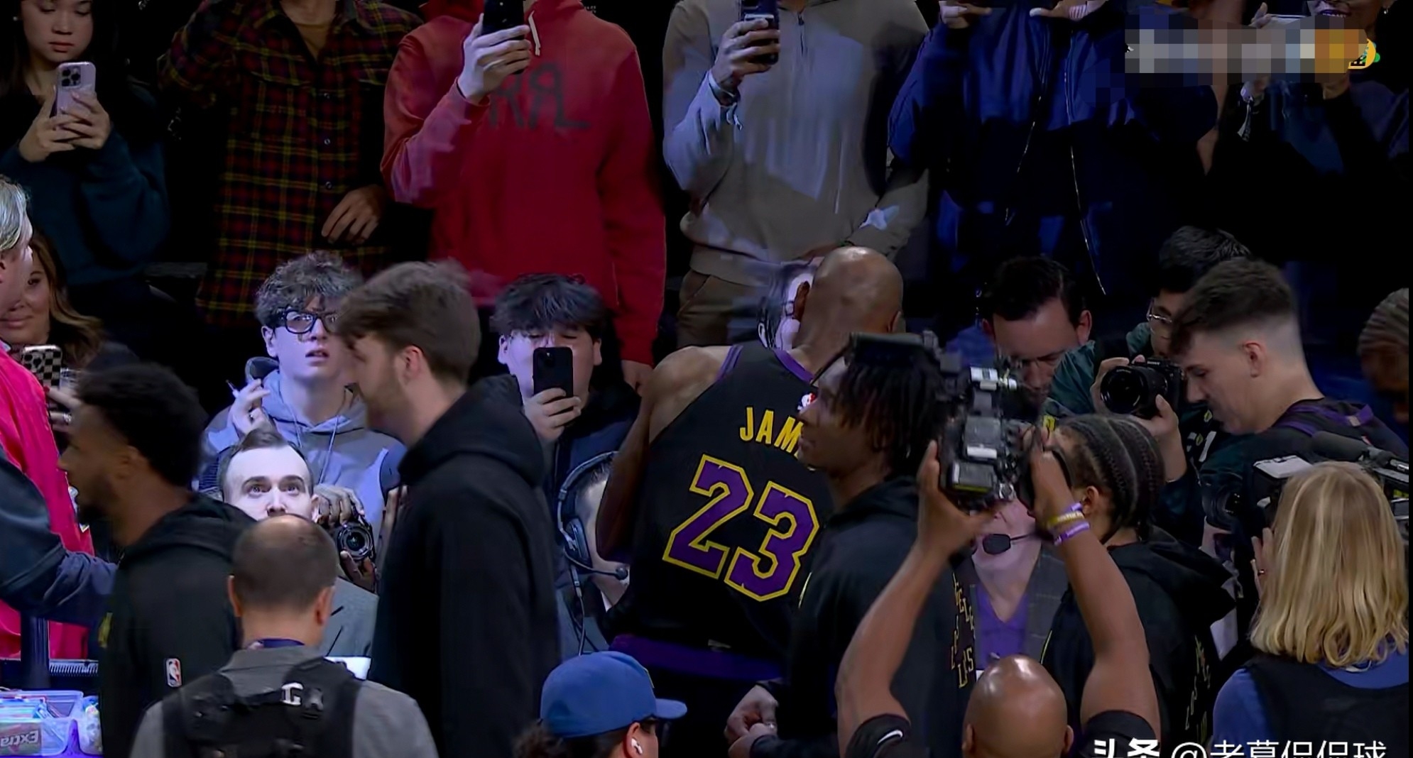 关于詹姆斯迎来七赛季高光表现,拜仁球迷沸腾!的信息 关于詹姆斯迎来七赛季高光表现,拜仁球迷沸腾!的信息