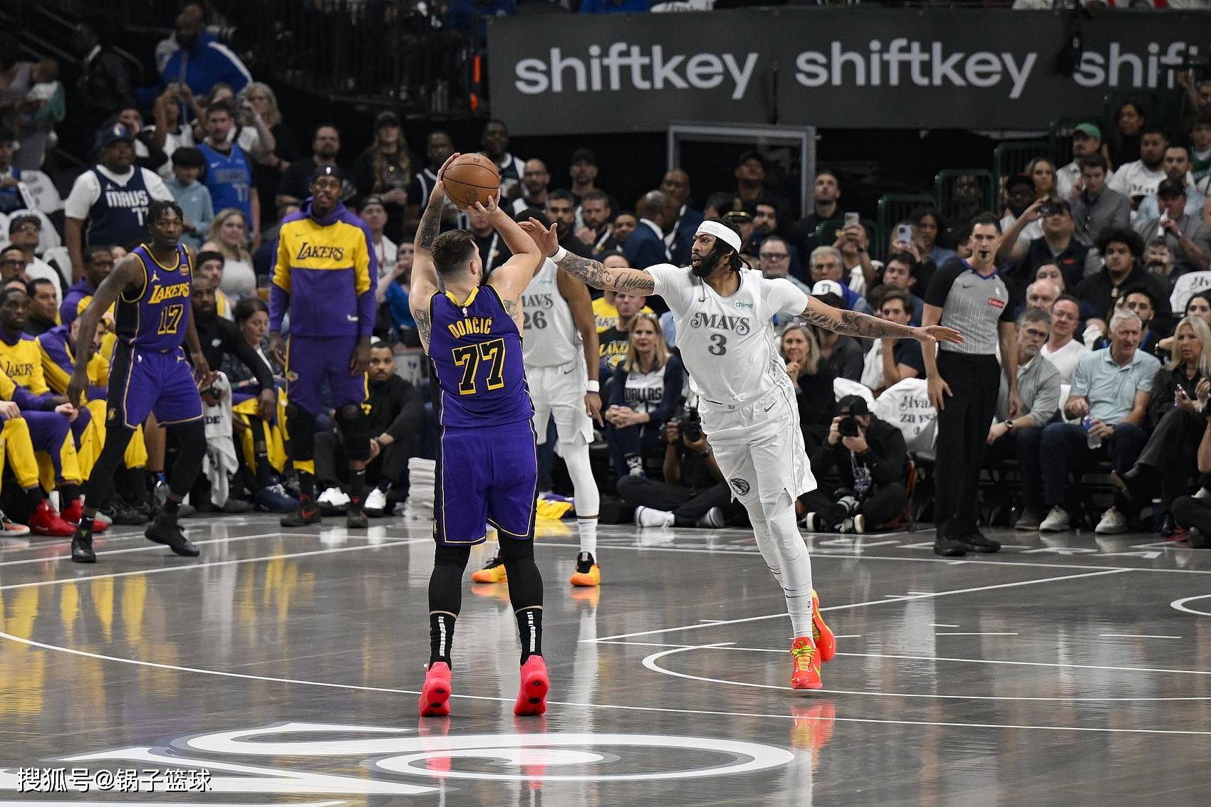 浓眉哥在独行侠比赛中出色防守,败北引发热议!的简单介绍 浓眉哥在独行侠比赛中出色防守,败北引发热议!的简单介绍